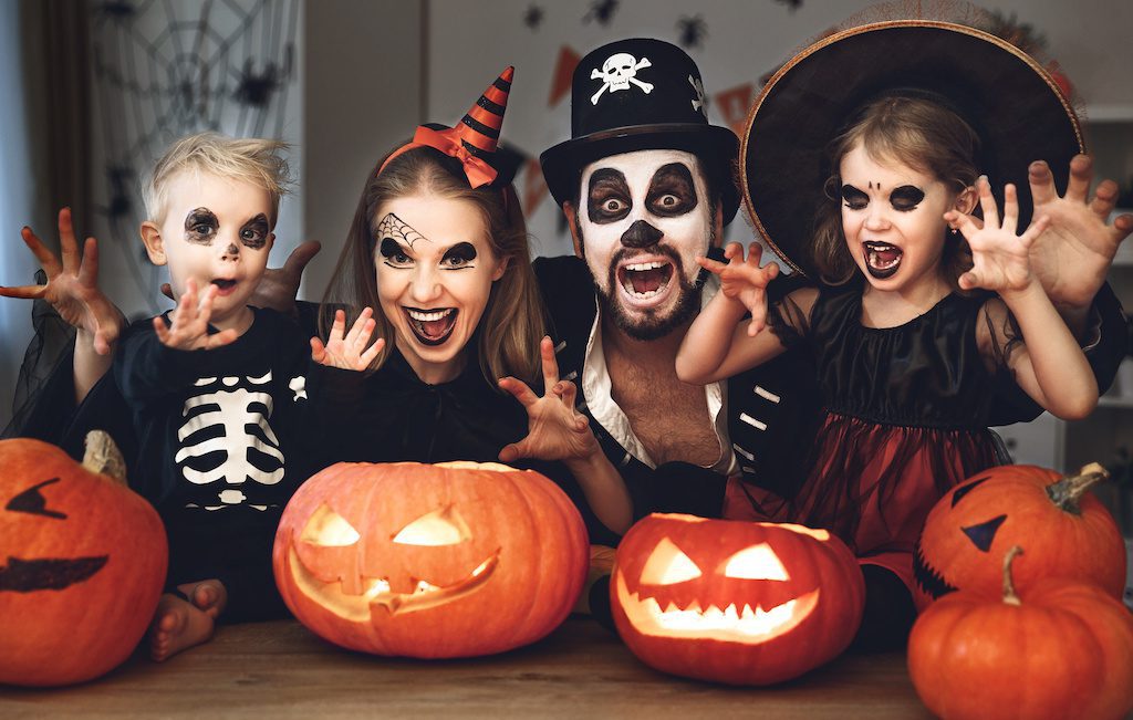 [Katarzyna Białasiewicz] © 123rf.com Host a Frightful Halloween Gathering in Your New Home