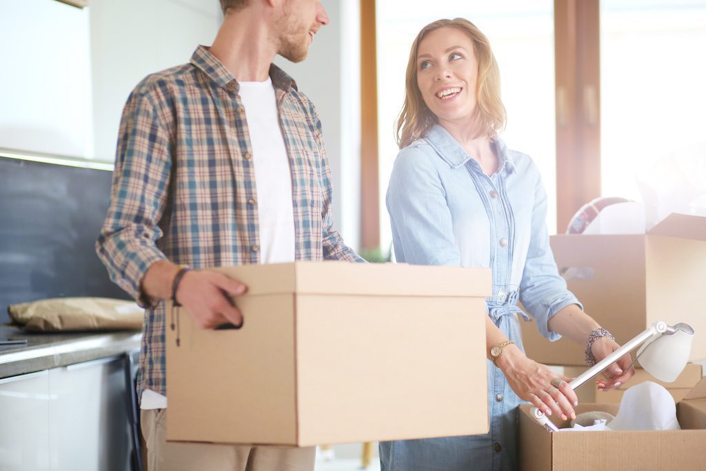 3 Tips to Stay Organized While Packing for Your Move credit: lenetstan 123rf com