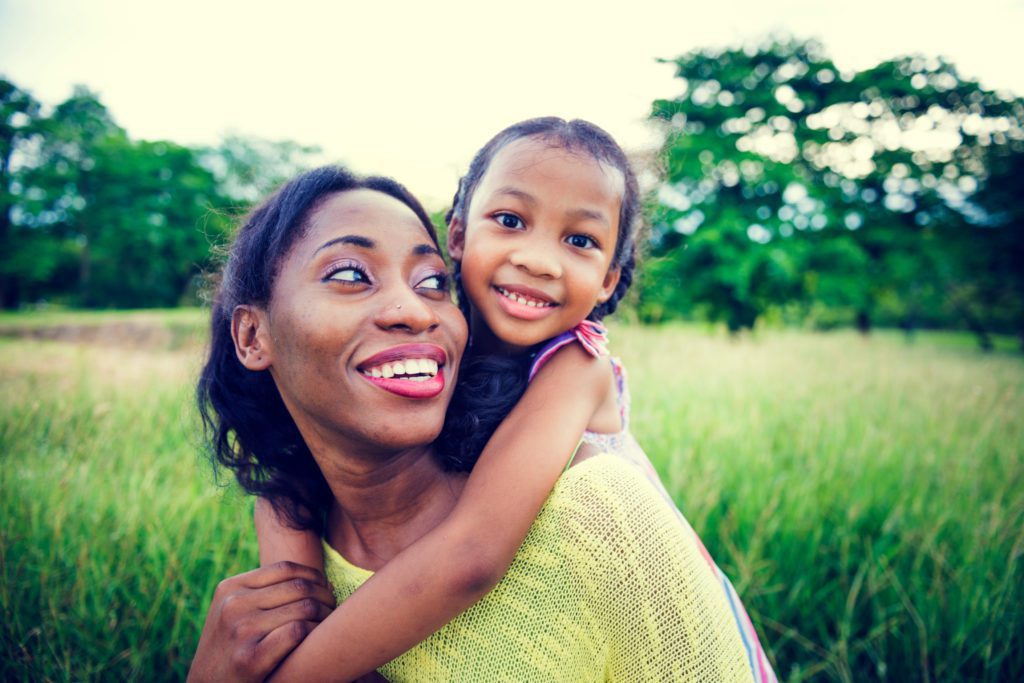 A mother and daughter in a field (image: rawpixel 123rf)